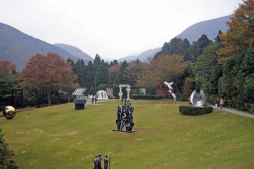 Япония: Горы вокруг музея скульптур в Хаконэ