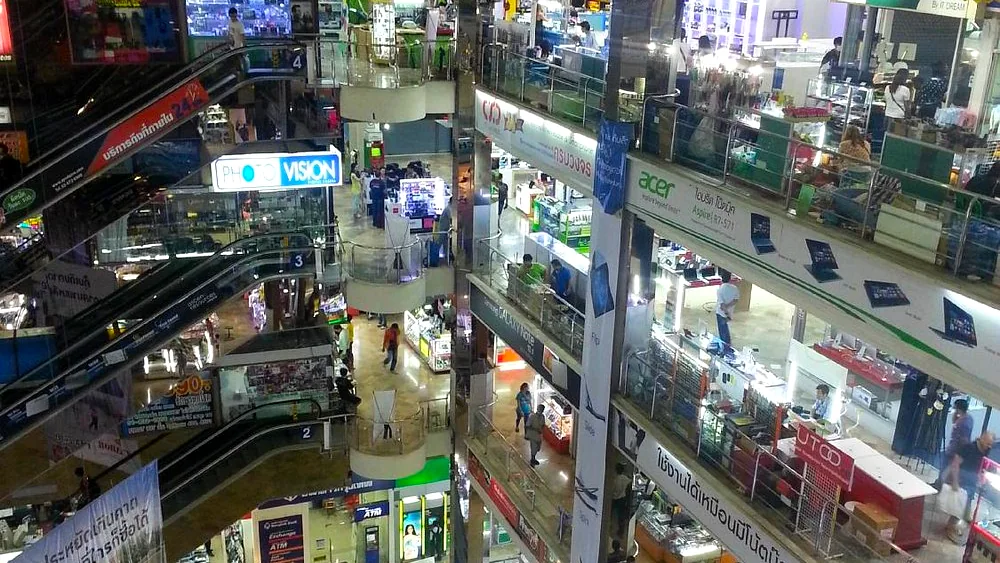 Пантип Плаза — старый торговый центр электроники в Бангкоке