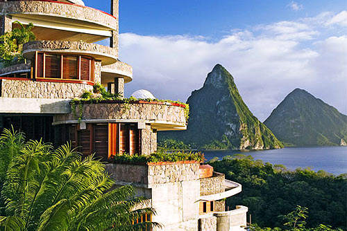 Отели мира с лучшим видом из окна. На фото: вид из окна отеля Jade Mountain Resort