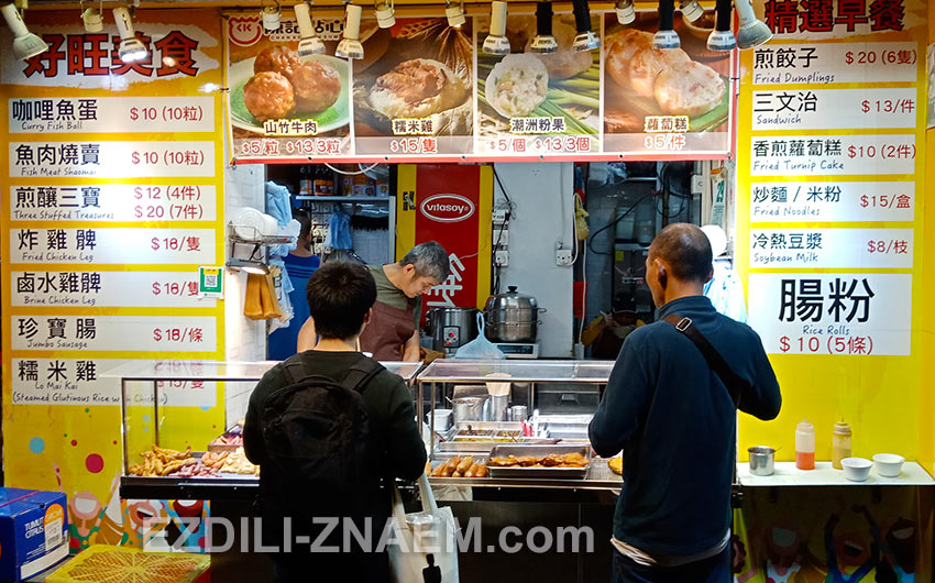 Киоск с китайской едой в районе Монгкок, Гонконг