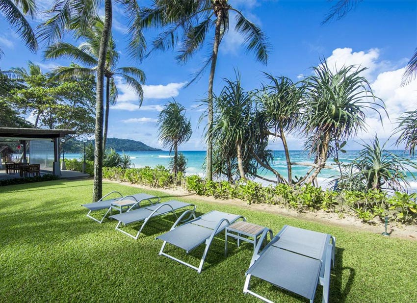 Вид на море с территории отеля Katathani Beach Resort