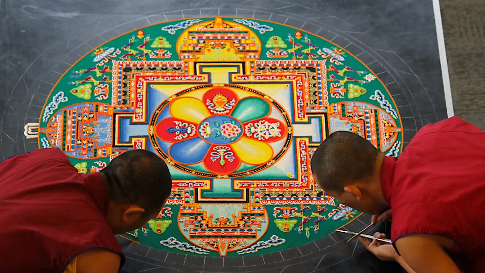 Практика буддизма: искусство создания Мандалы