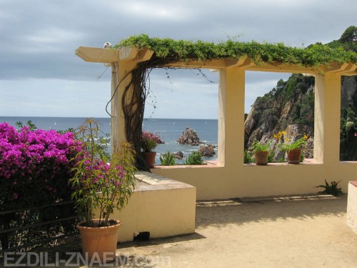 Сад Маримуртра (MariMurtra) в Испании, вид на море