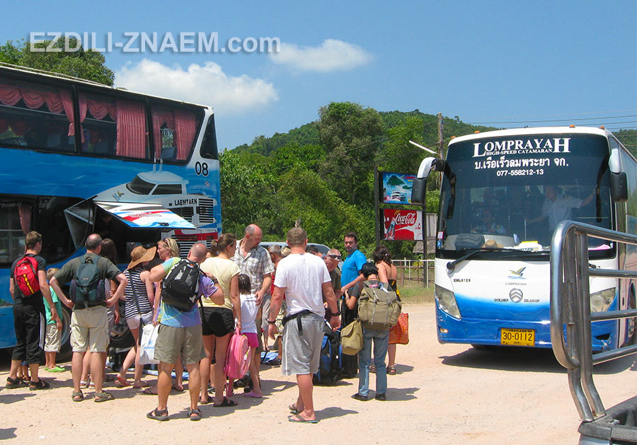 автобус Lomprayah прибыл из Хуа Хина в Чумпон