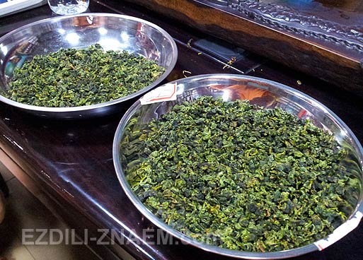 Зеленый чай Улун или Те Гуан Инь на чайном рынке в Гуанчжоу
