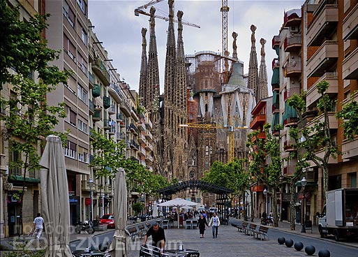 Достопримечательность Барселоны: храм Святого Семейства