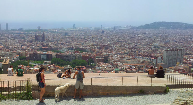 Вид с горы на Барселону: нетуристическая обзорная площадка Turo de la Roviro