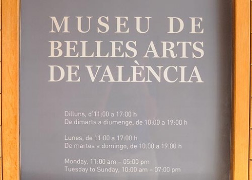 Время работы музея искусств в Валенсии