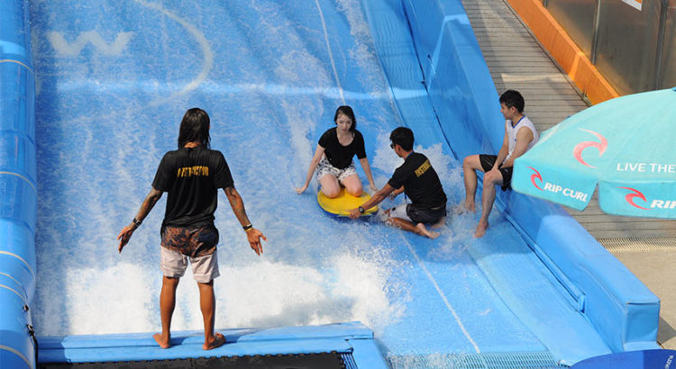Водные развлечения в Бангкоке: серфинг в "Flow House"