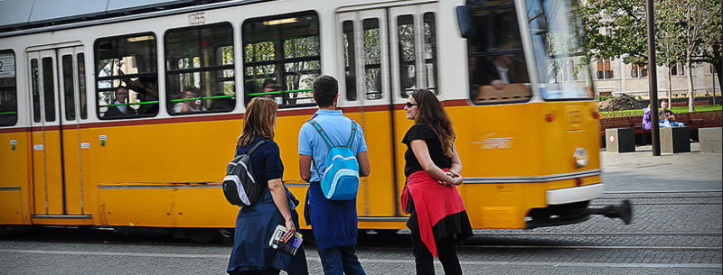 Туристы и общественный транспорт