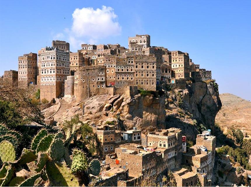 суровый городок Al Hajjara в Йемене