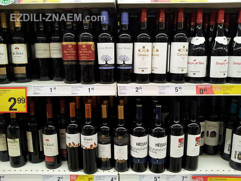 На фото цены на вино в Испании