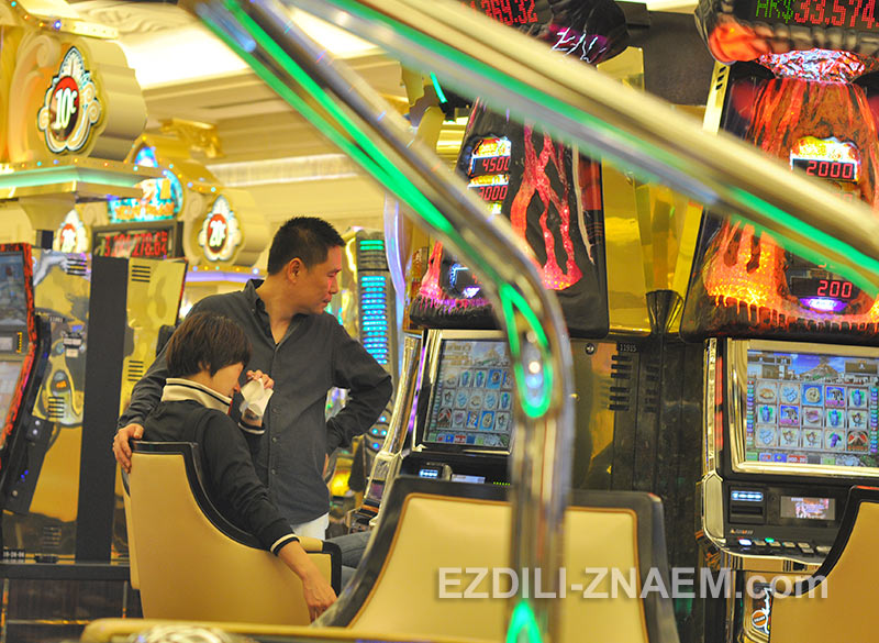 китайские туристы проигрались в казино Макао