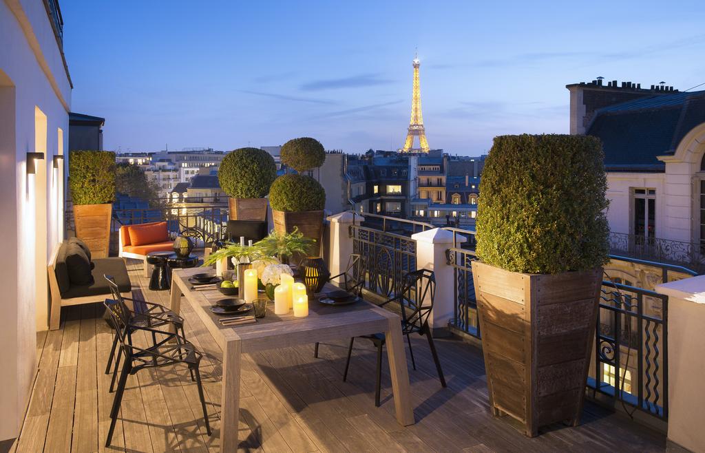 Дизайн-отель Marignan в Париже с видом на Эйфелеву башню