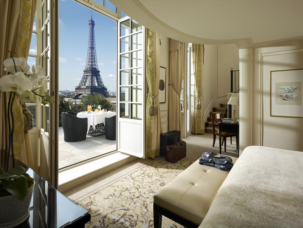 Shangri-La Paris - отель в Париже с видом на Эйфелеву башню