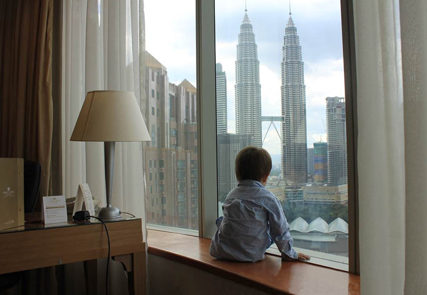 На фото: вид на башни Петронас из отеля "Prince Hotel" в Куала-Лумпур