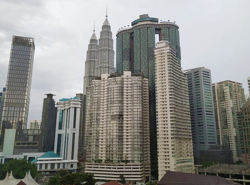 На фото: вид из отеля "Конкорд" на башни Петронас. Куала Лумпур