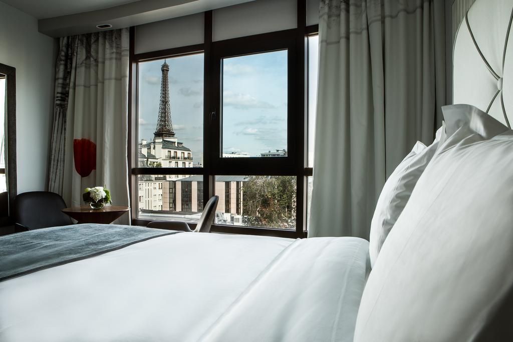 Отель Le Parisis в Париже с видом на знаменитую башню