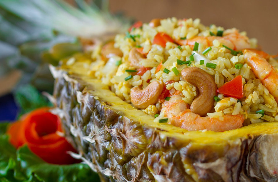 Рис в ананасе с морепродуктами