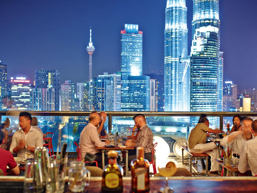 Скай ресторан Fuego с красивым видом на Куала-Лумпур