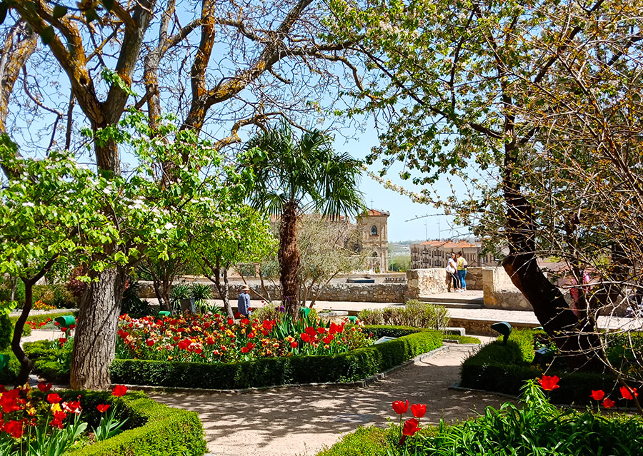 Саламанка в Испании: El Huerto de Calixto y Melibea - парк со смотровой площадкой
