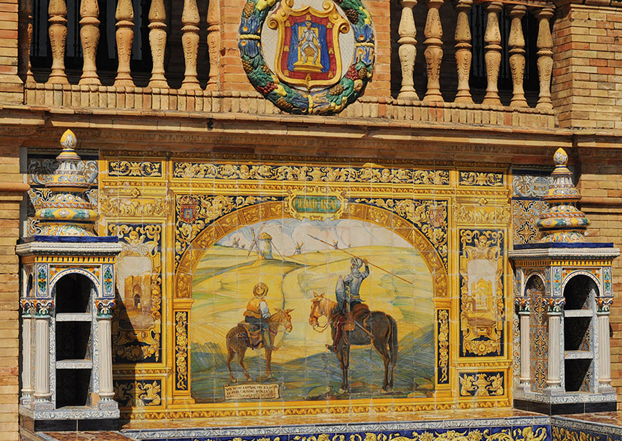 Расписные плитки на площади Испании в Севилье