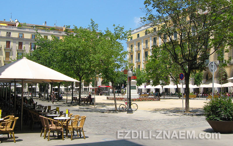 площадь Независимости (Plaça de la Independència) в Жироне