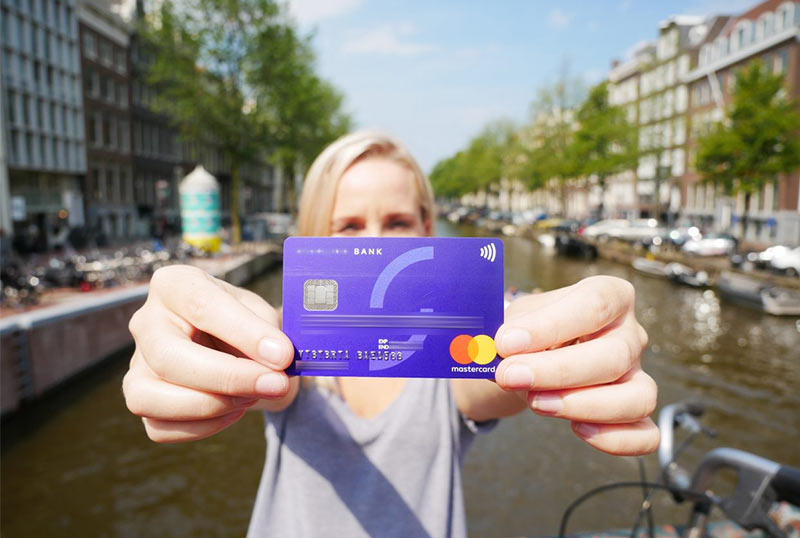 Какая банковская карта лучше для путешествий?
