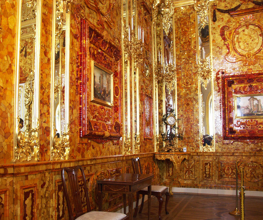 Янтарная комната выполнена из калининградского янтаря