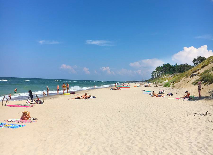 Пляжный отдых в Калининграде. На фото пляж в Зеленоградске, рядом с Калининградом