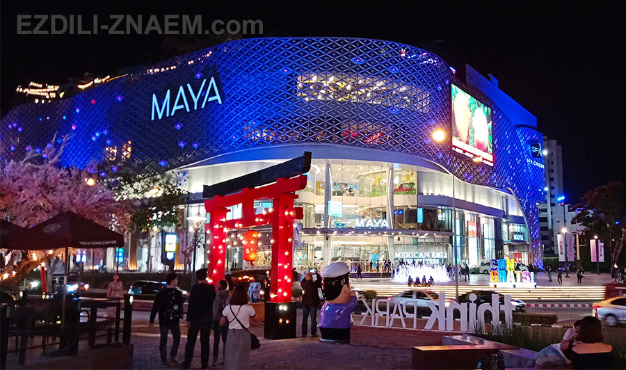 Вид на торговый центр "Майя" в начале улицы Нимман, Чианг Май, Таиланд