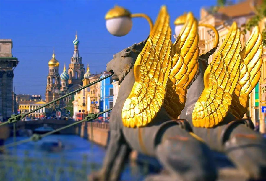 Крылатые львы на Банковском мосту, Петербург
