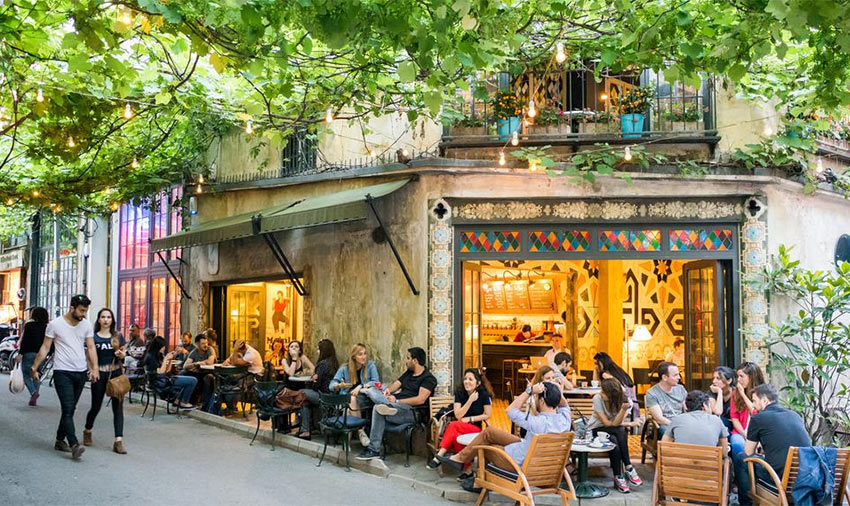 модная кофейня на улице Hoca Tahsin, квартал Каракой, Стамбул