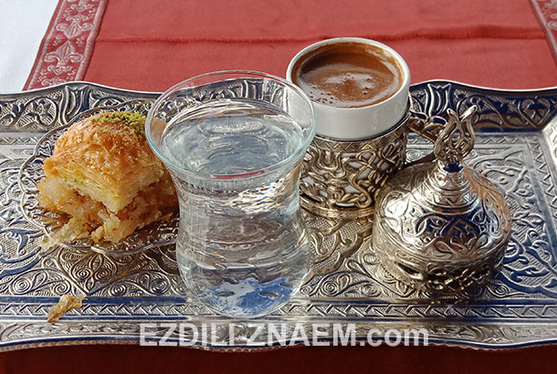 пахлава и кофе по-турецки