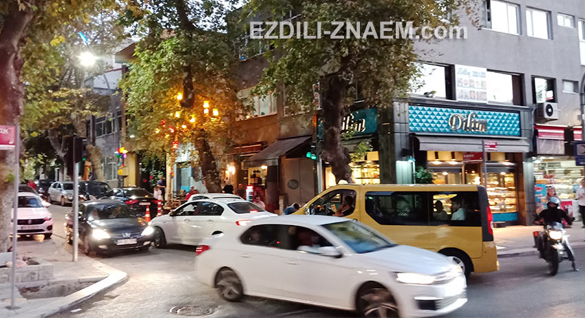 На улицах Стамбула всегда шумно и немного хаотично