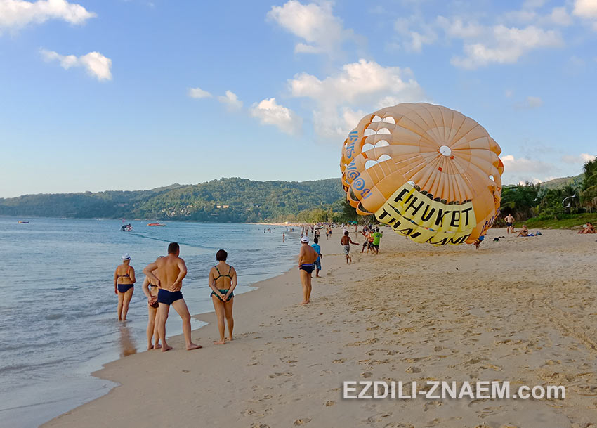 Катание на парашюте на пляже Карон, Пхукет, Таиланд