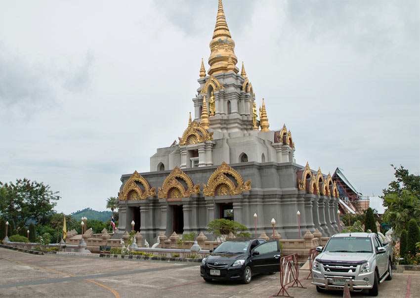 Храм в Мае Салонге