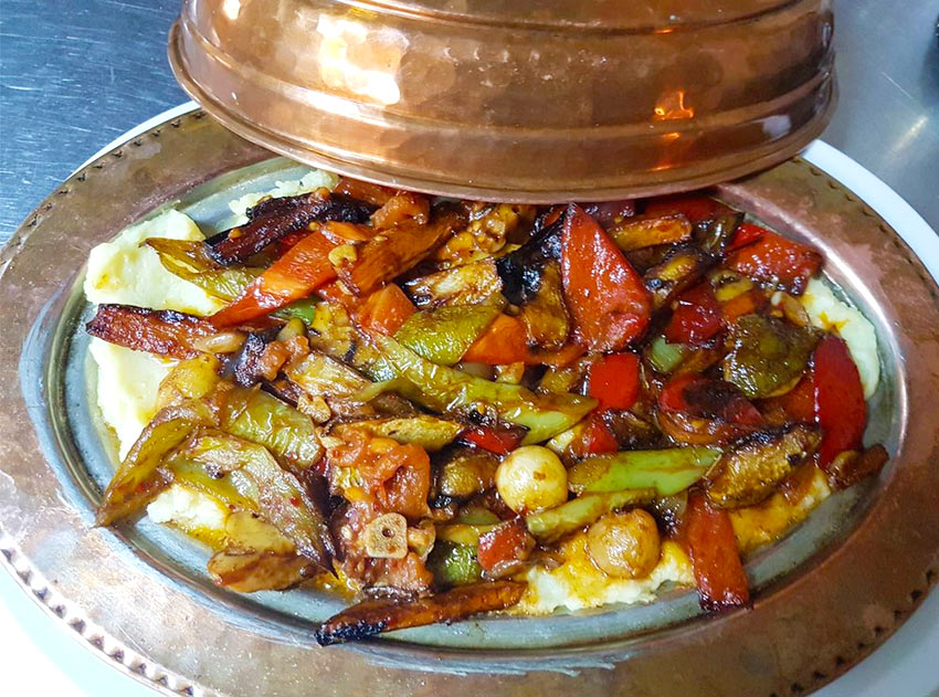 Турецкая еда в ресторане Old Ottoman Cafe & Restaurant