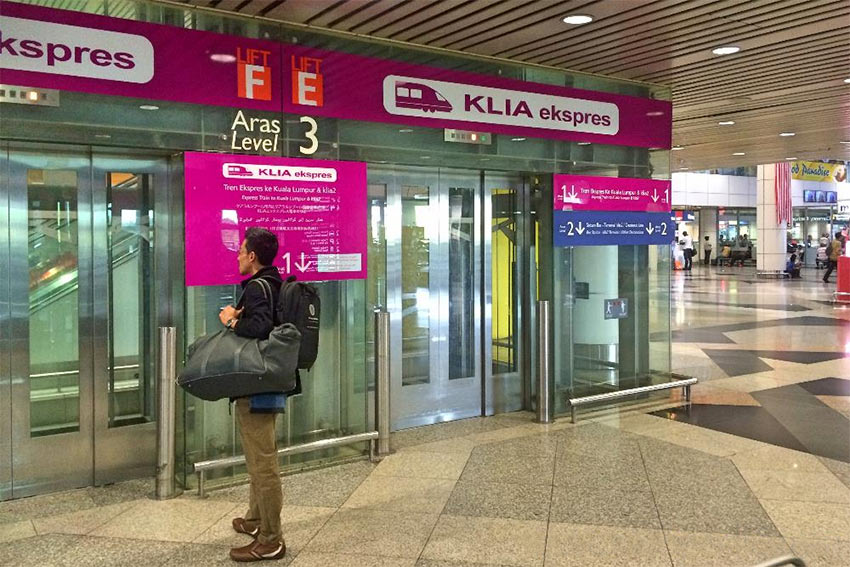 Как найти поезда KLIA Ekspress в аэропорту Куала Лумпур