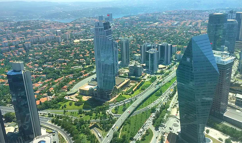 Вид на Стамбул со смотровой площадки небоскреба "Сапфир"