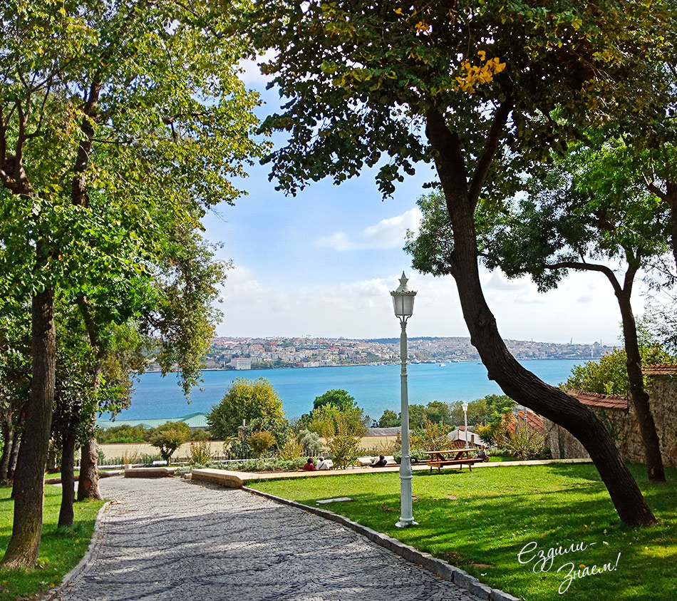 На фото: вид на Босфор из парка Yildiz, Стамбул