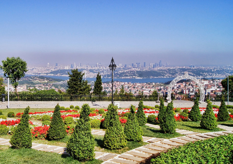 Парк Холм Чамлыджа с видом на Стамбул