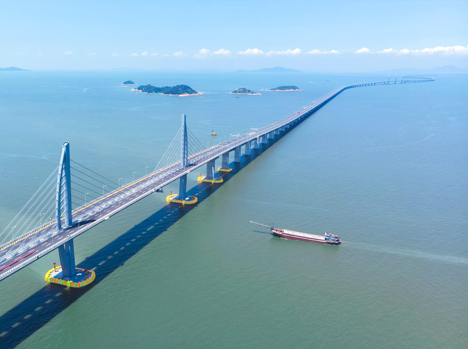 На фото новый мост из Гонконга в Макао