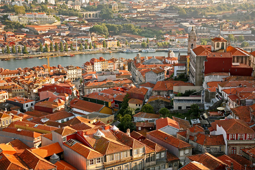 Вид на город с башни Клерикуш, Порту