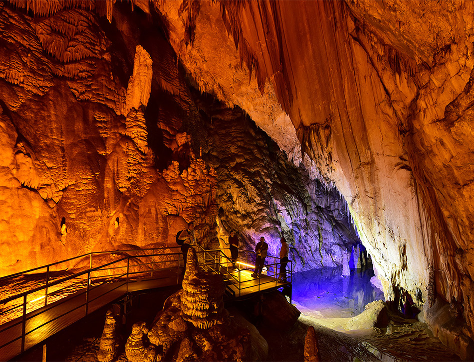 На фото пещера Дим в Алании