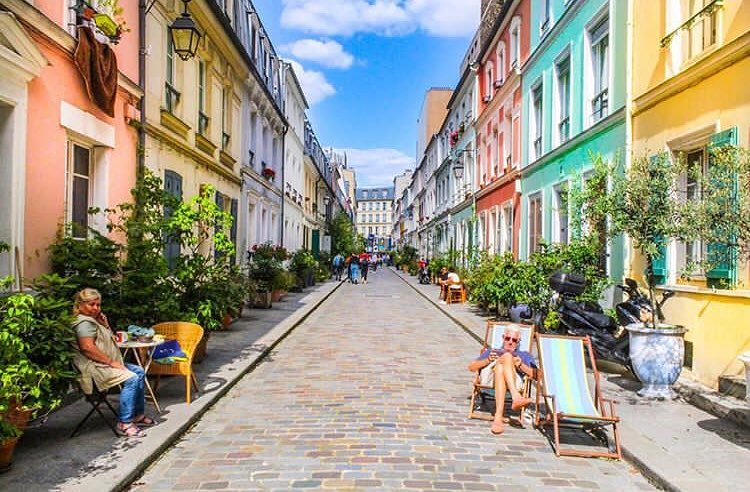 Улица Кремье в Париже - улица с разноцветными домами