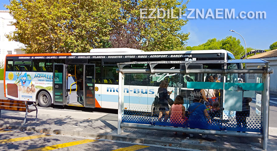 Автобус компании Mon-Bus ездит в Калафель из аэропорта Барселоны