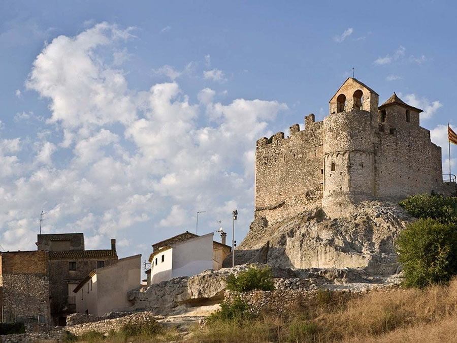Замок на холме в старом Калафеле