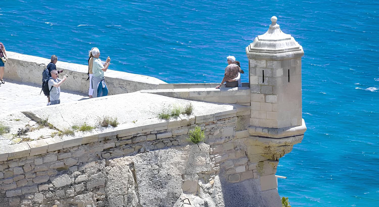 Крепость Санта Барбара - главная достопримечательность Аликанте