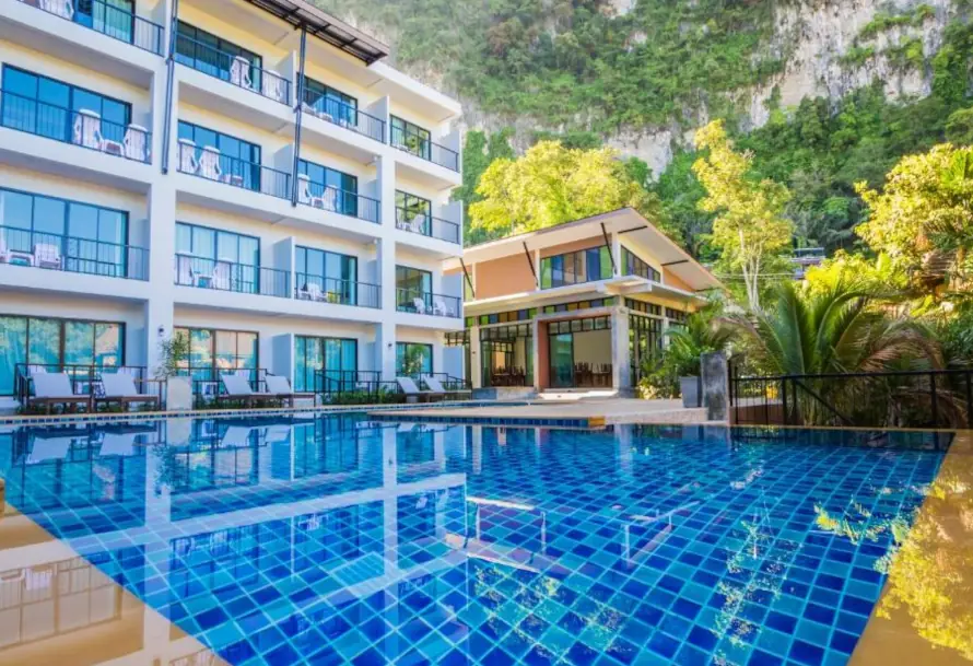 Вид на отель Andaman Pearl Resort в Ао Нанге